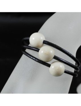 Bracelet perles tagua et cuir