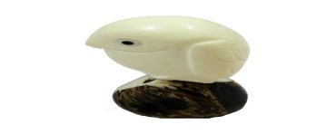 Chouette taillée dans la graine de tagua