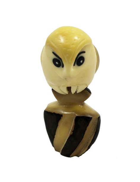 Chouette taillée dans la graine de tagua Chouette taillée dans la graine de tagua