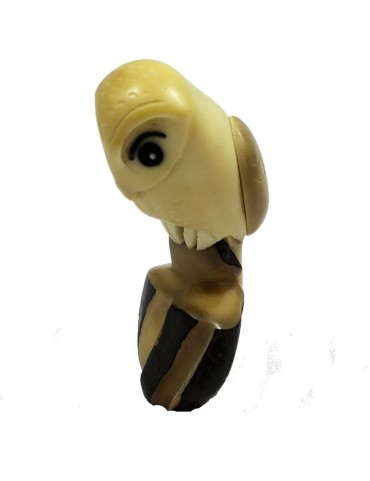 Chouette taillée dans la graine de tagua 