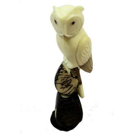 Chouette taillée dans la graine de tagua Chouette taillée dans la graine de tagua