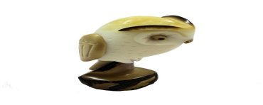 Hibou taillée dans la graine de tagua