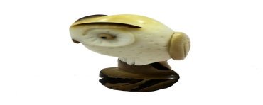 Hibou taillée dans la graine de tagua