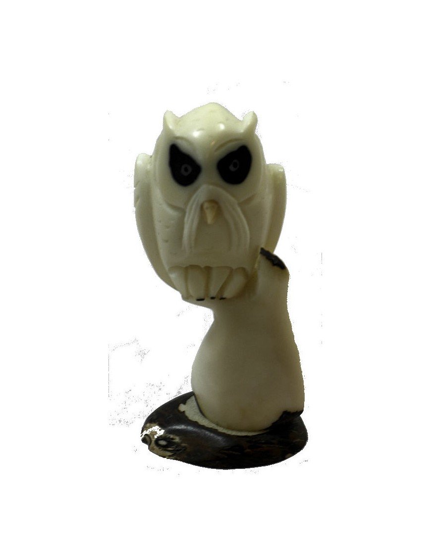 Hibou taillé dans la graine de tagua