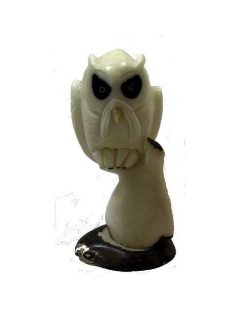 Hibou taillé dans la graine de tagua Hibou taillé dans la graine de tagua