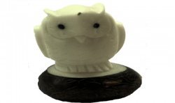 Hibou taillé dans la graine de tagua