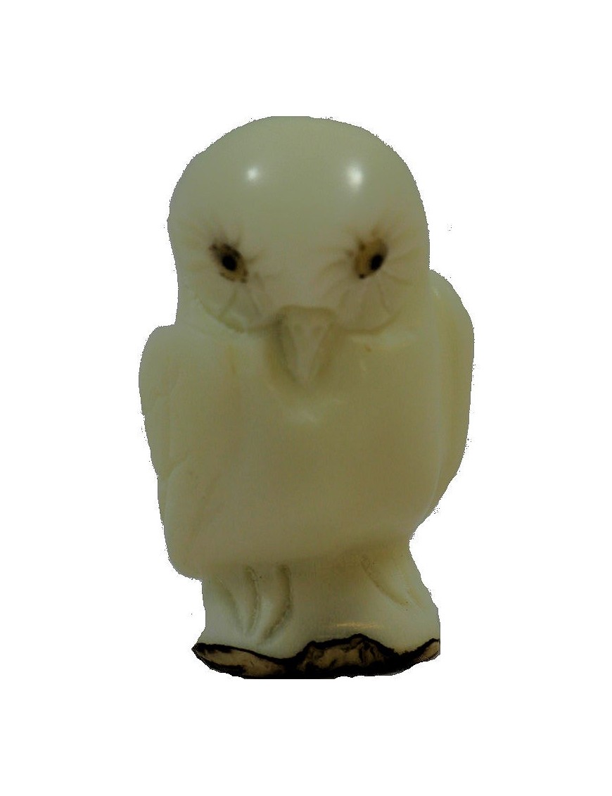 Chouette taillée dans la graine de tagua
