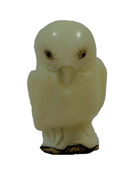 Chouette taillée dans la graine de tagua