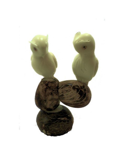 Hiboux taillés dans la graine de tagua Hiboux taillés dans la graine de tagua