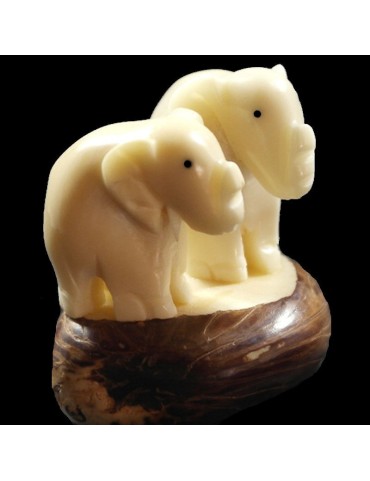Eléphants taillés dans la graine de tagua