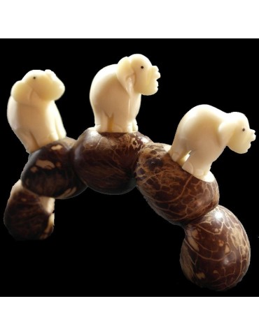 Eléphants taillés dans la graine de tagua