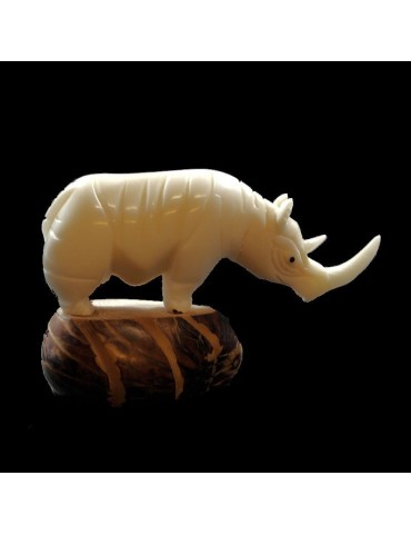 Rhinocéros taillé dans la graine de tagua