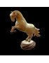 Cheval taillé dans la graine de tagua 