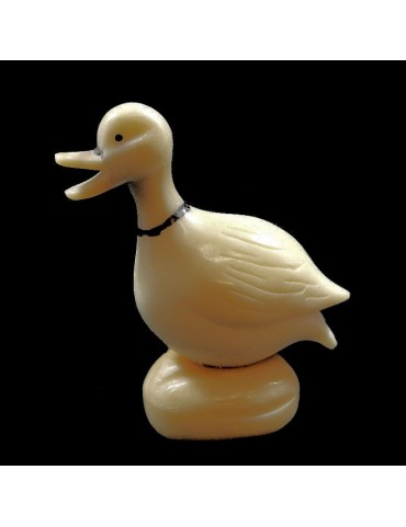 Canard taillé dans la graine de tagua