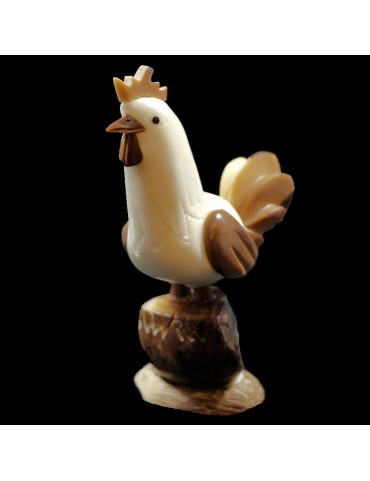 Coq taillé dans la graine de tagua