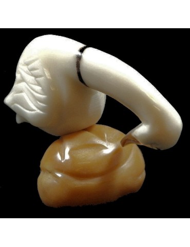 Oie taillé dans la graine de tagua