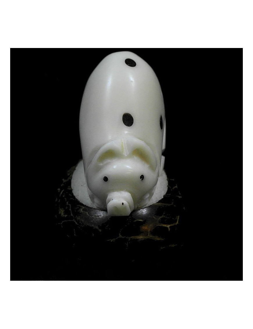 Cochon taillé dans la graine de tagua