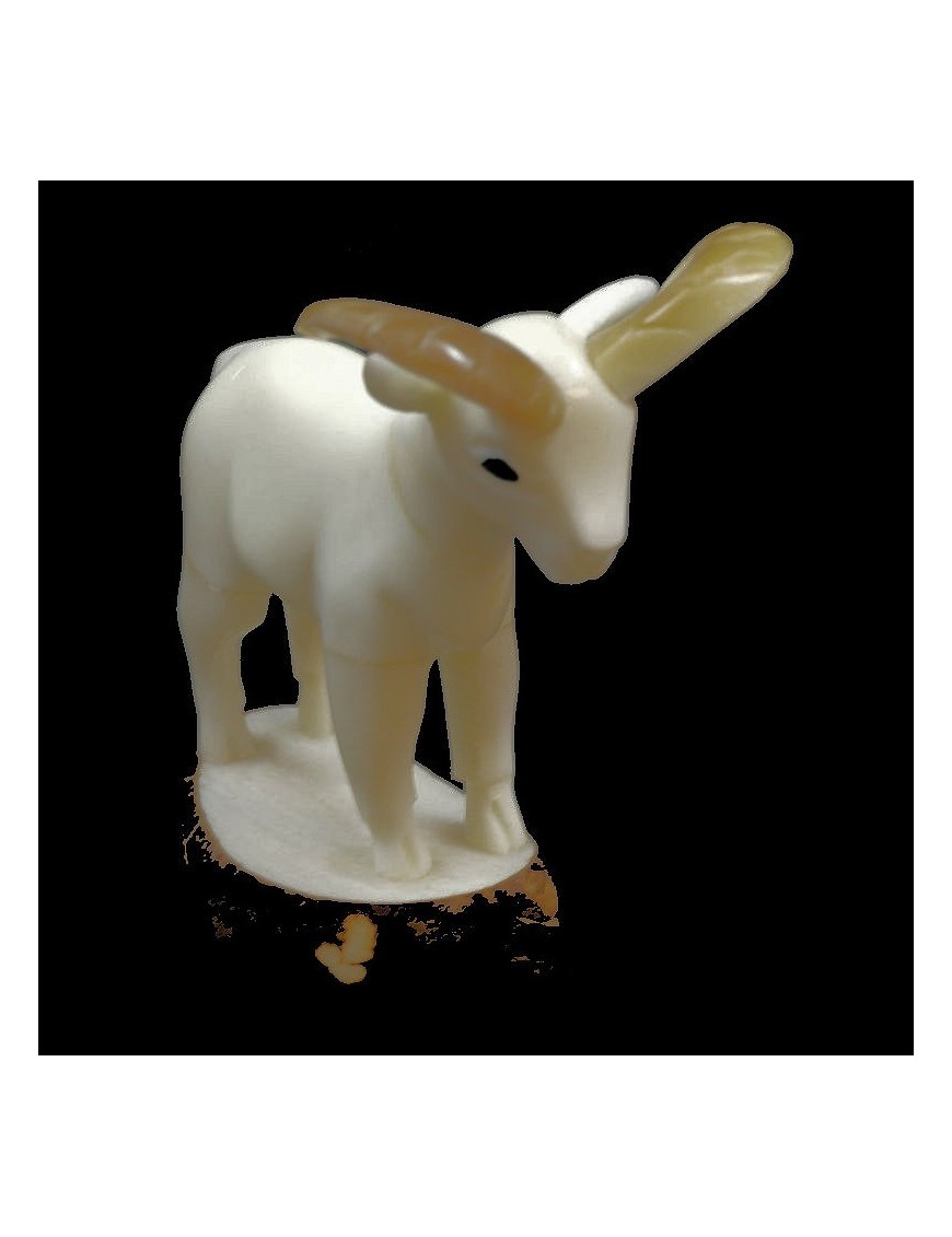 Bouc taillé dans la graine de tagua 
