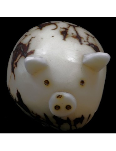 Cochon taillé dans la graine de tagua