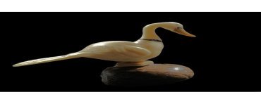 Cygne taillé dans la graine de tagua 