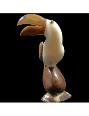 Toucan taillé dans la graine de tagua