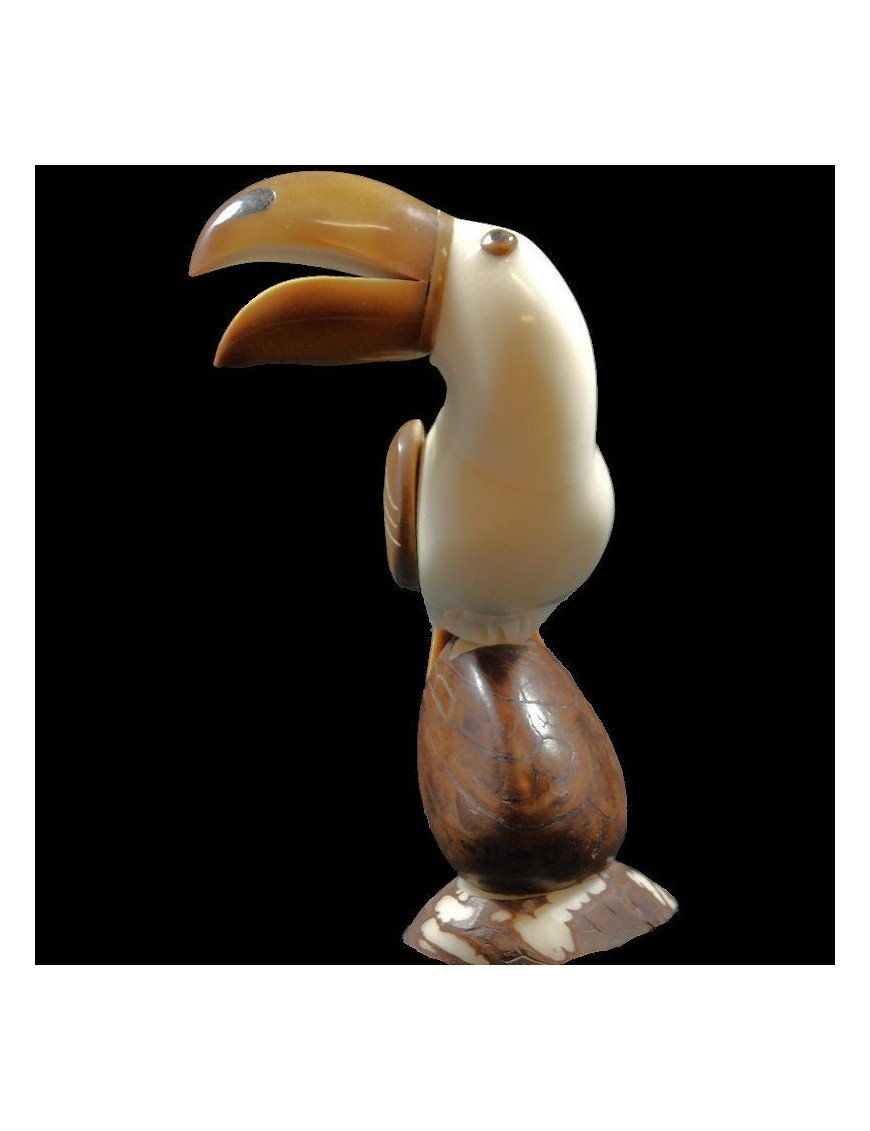 Toucan taillé dans la graine de tagua
