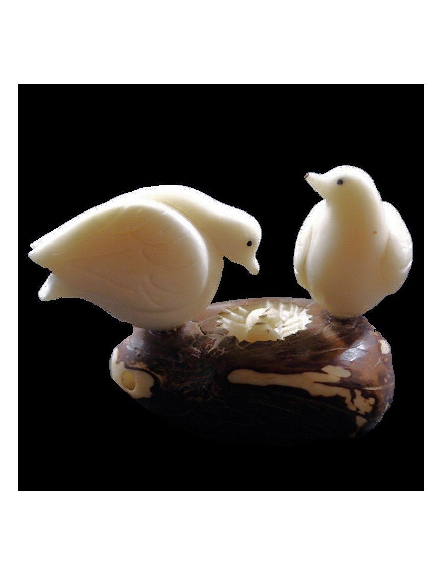 Tourterelles taillées dans la graine de tagua