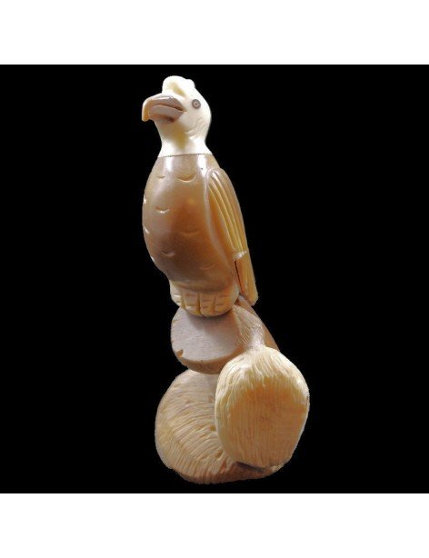 Vautour taillé dans la graine de tagua Vautour taillé dans la graine de tagua