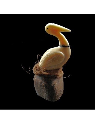 Pélican taillé dans la graine de tagua 