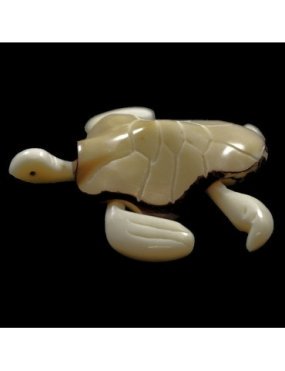 Tortue marine taillée dans la graine de tagua 