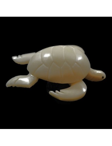 Tortue marine taillée dans la graine de tagua