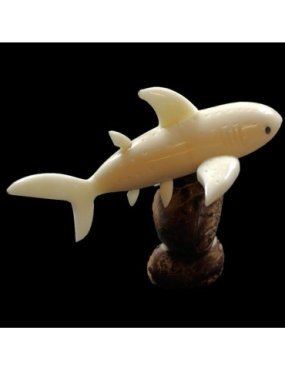 Requin taillé dans la graine de tagua 