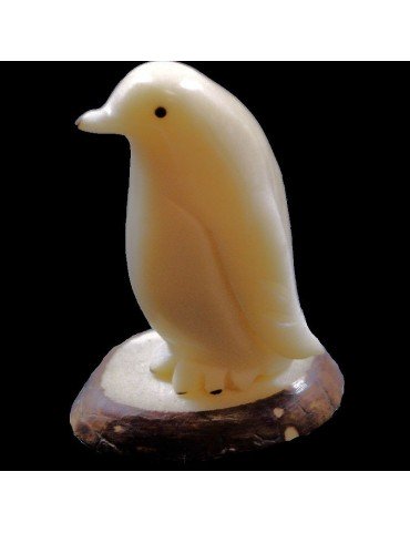 Pingouin taillé dans la graine de tagua