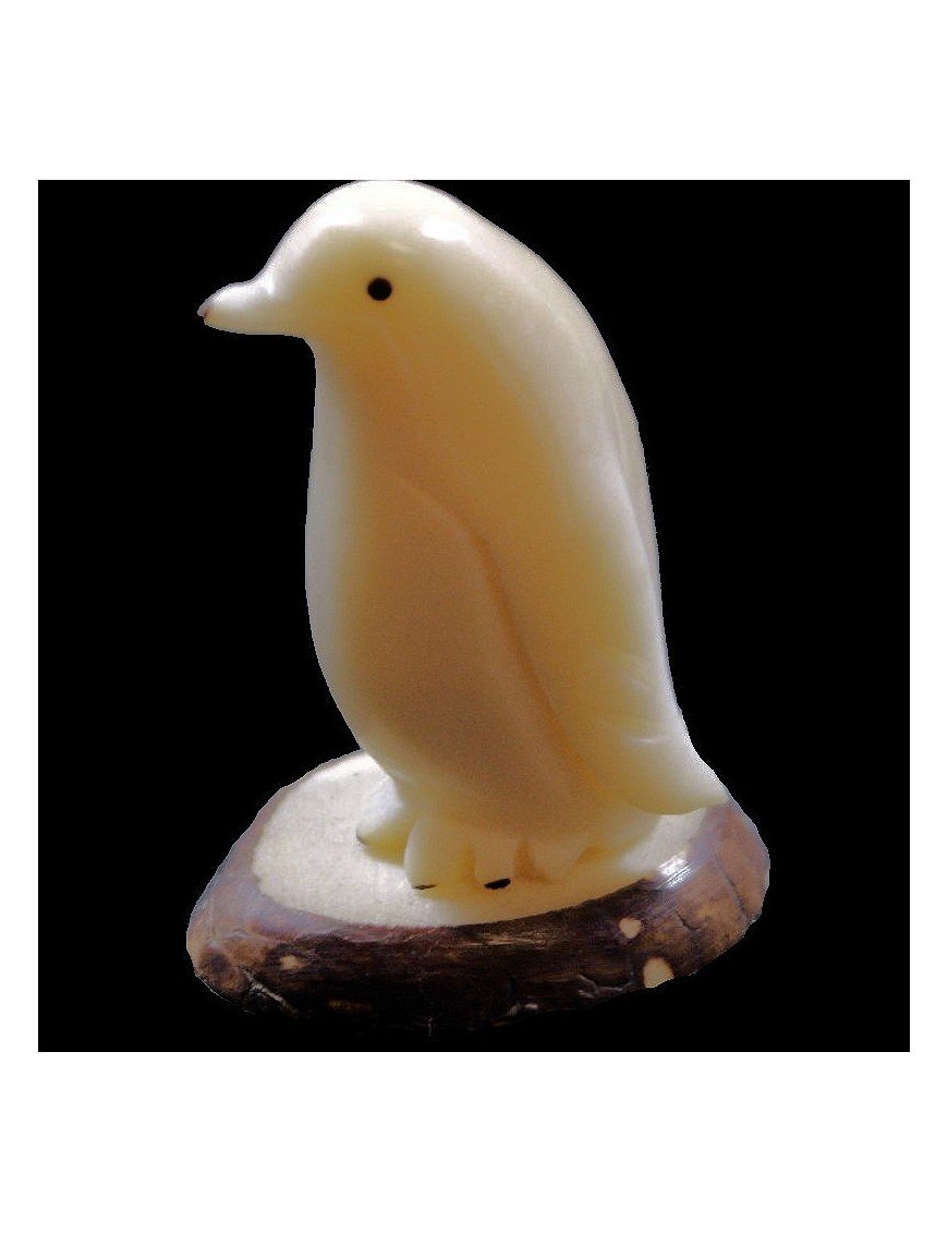 Pingouin taillé dans la graine de tagua