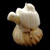 Tortue taillée dans la graine de tagua 