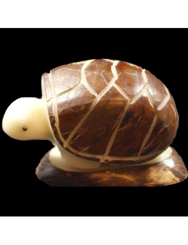 Tortue taillée dans la graine de tagua 