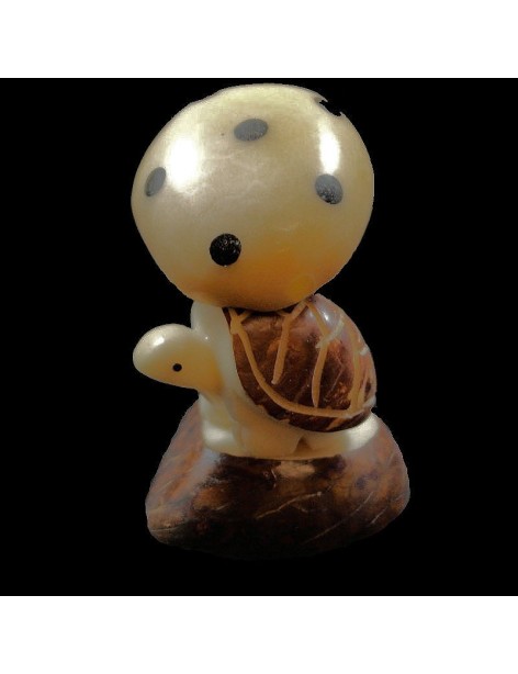 Tortue champignon taillée dans la graine de tagua Tortue champignon taillée dans la graine de tagua