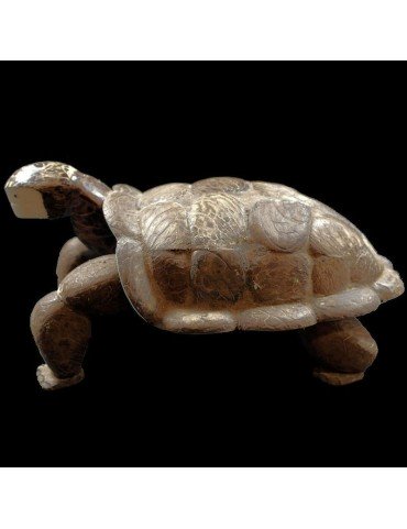 Tortue taillée dans la graine de tagua 