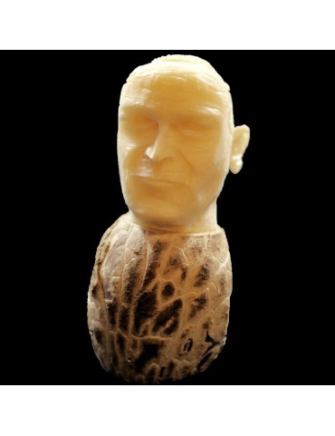  Figurine en tagua à  l'effigie du Pape