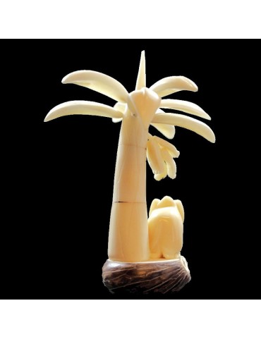 Bananier taillé dans la graine de tagua 