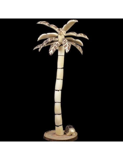 Grand Cocotier taillé dans la graine de tagua Grand Cocotier taillé dans la graine de tagua