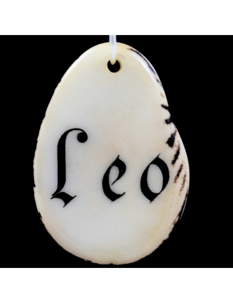 Tranche de tagua gravée prénom Léo Tranche de tagua gravée prénom Léo