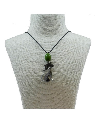 Pendentif chat en alliage et perle de tagua teintée vert