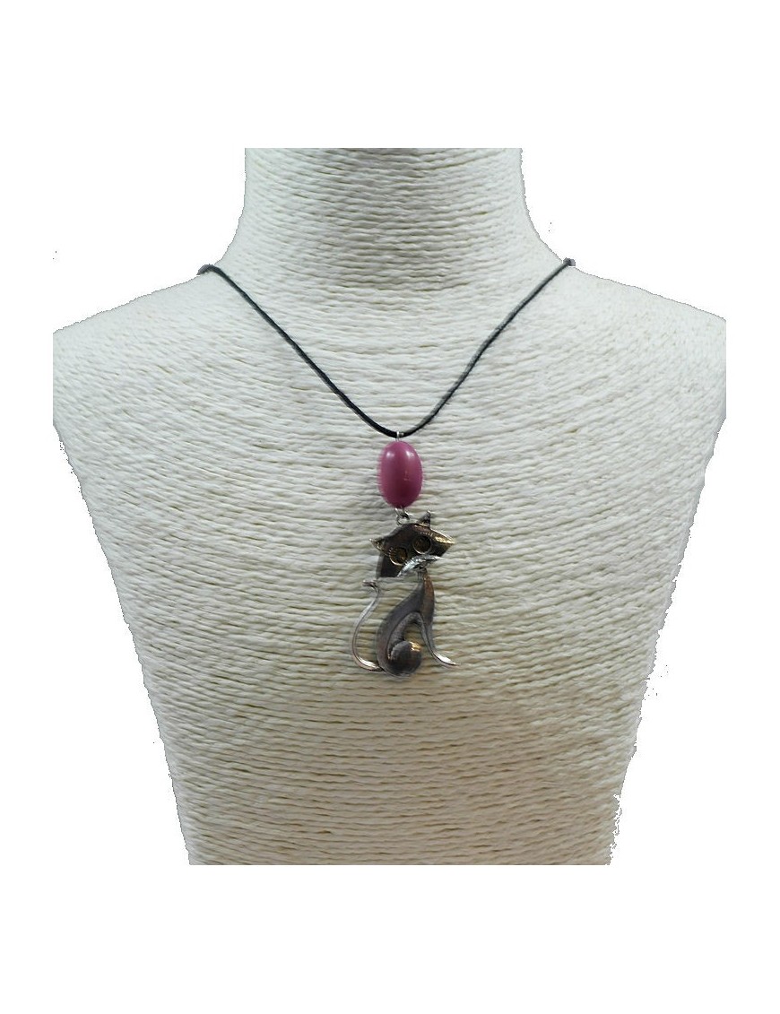 Pendentif chat en alliage et perle de tagua teintée violet