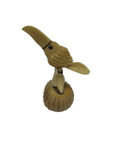 Toucan de collection taillé dans la graine de tagua ou ivoire végétal