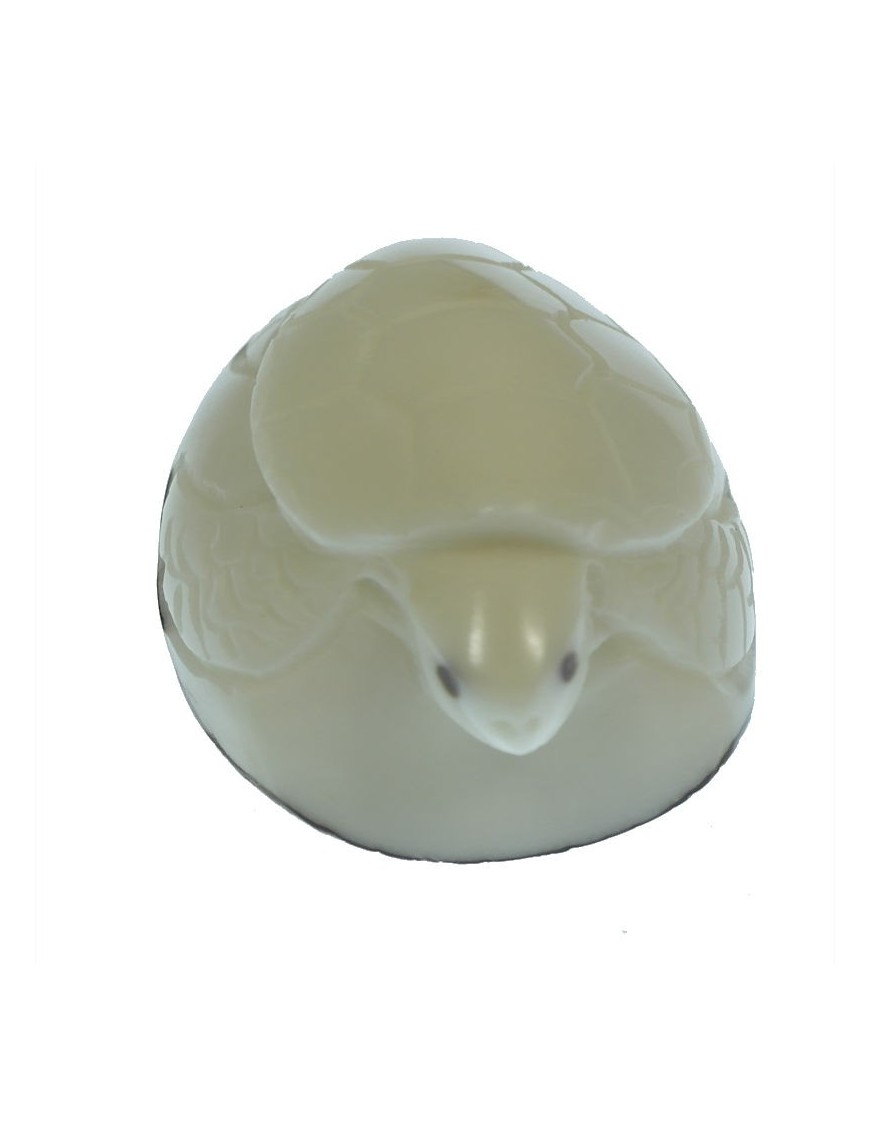 Tortue marine taillée dans la graine de tagua