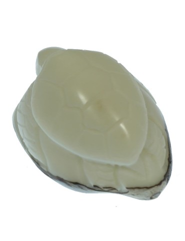 Tortue marine taillée dans la graine de tagua