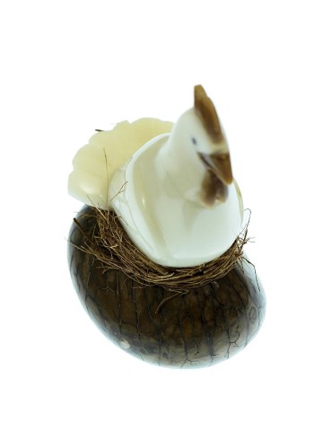 Poule taillée dans la graine de tagua