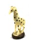 Girafe taillée dans la graine de tagua 
