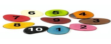Horloge sur socle en graine de tagua 
